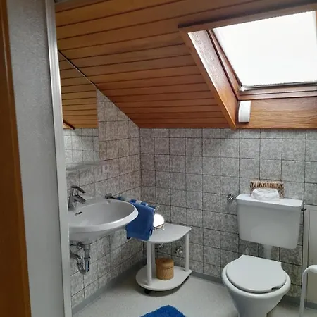 منزل للإقامة Und Gaestezimmer Iburgblick *